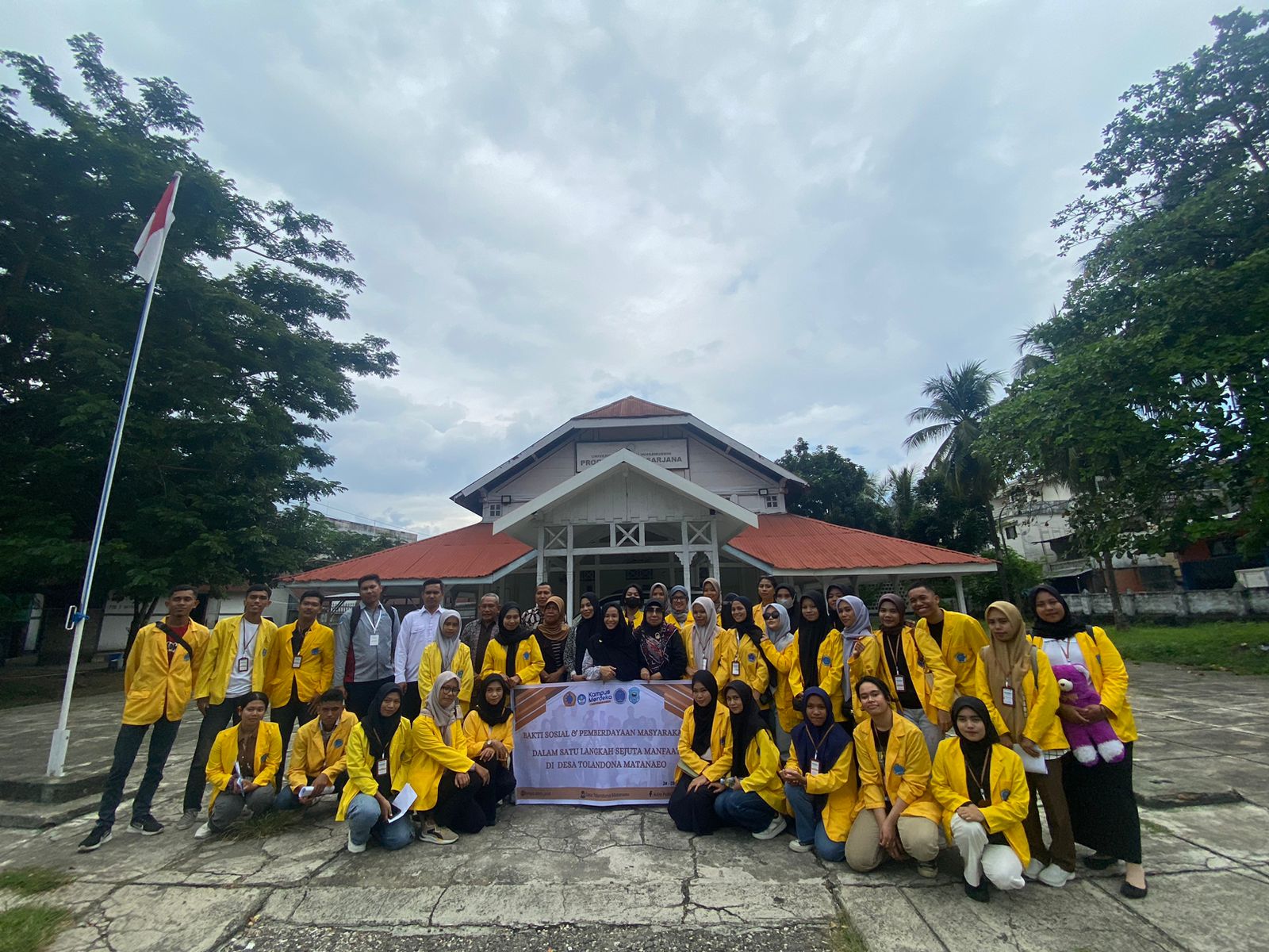 PELEPASAN KEGIATAN PENGABDIAN MASYARAKAT DAN BAKTI SOSIAL MAHASISWA HMPS ILMU ADMINISTRASI NEGARA OLEH DEKAN FISIP UNIDAYAN, 24 Juni 2024