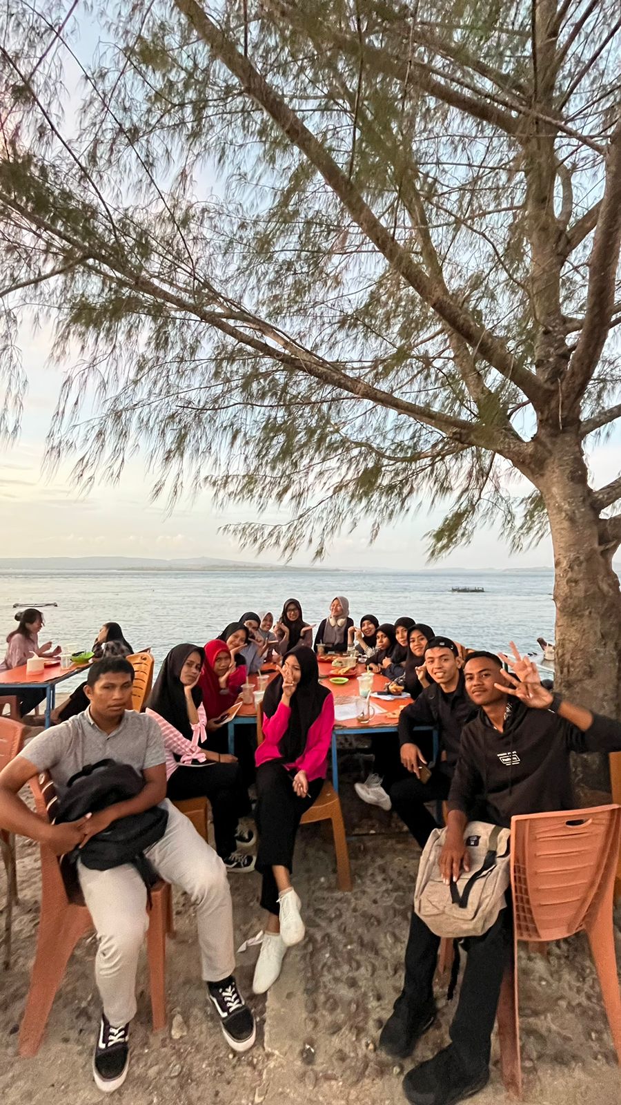 DOSEN FISIP UNIDAYAN MENERAPKAN BELAJAR OUTDOOR BERSAMA MAHASISWA