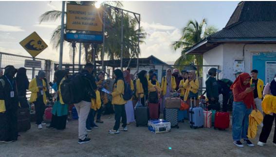 MAHASISWA KKN-T UNIDAYAN BERANGKAT MENUJU LOKASI KKN