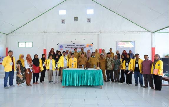 MAHASISWA KKN UNIDAYAN GELAR SEMINAR PEMBERDAYAAN EKONOMI DESA