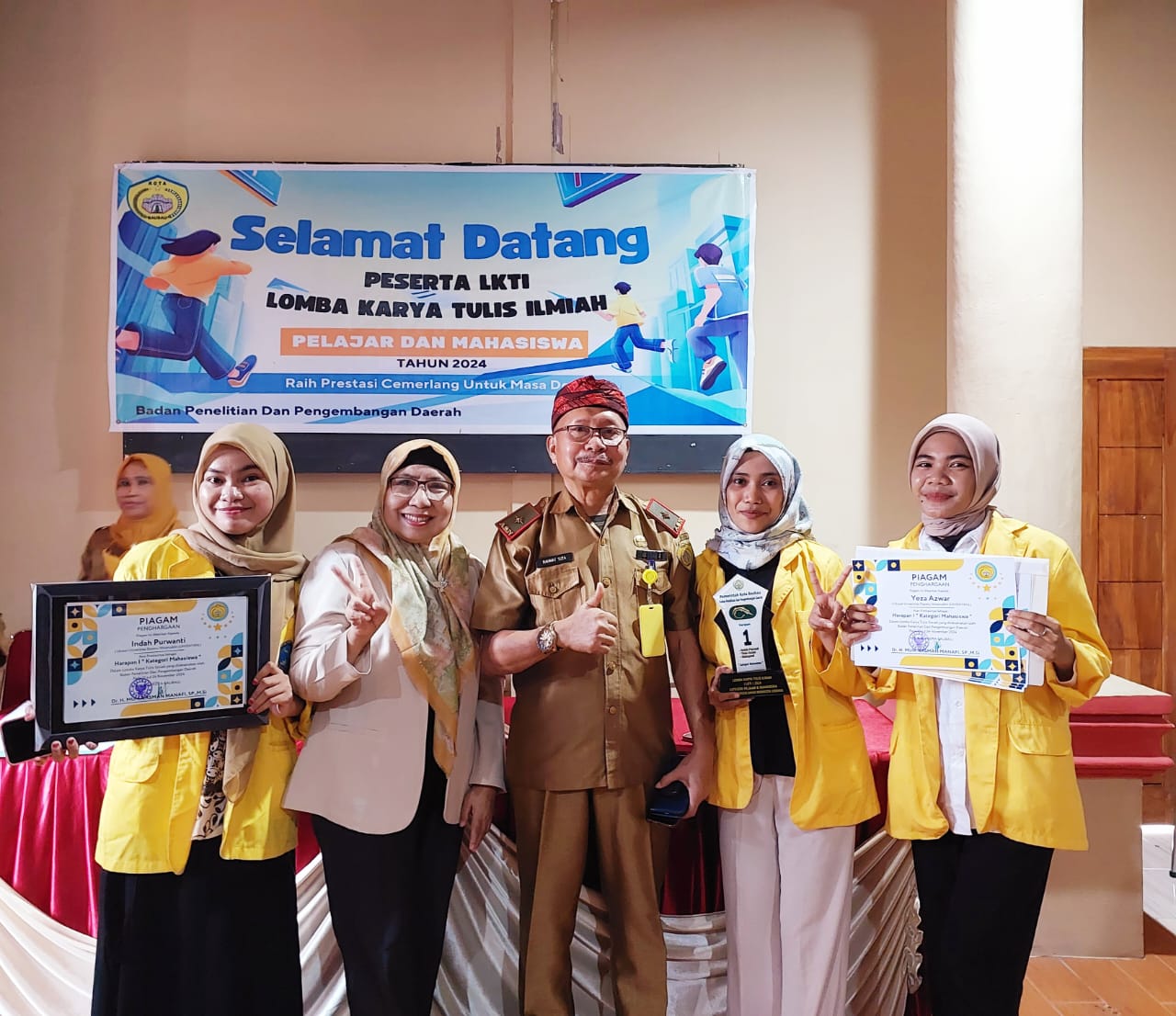 MAHASISWA PRODI ILMU ADMINISTRASI NEGARA MERAIH JUARA HARAPAN 1 DALAM LKTI SE-KOTA BAUBAU