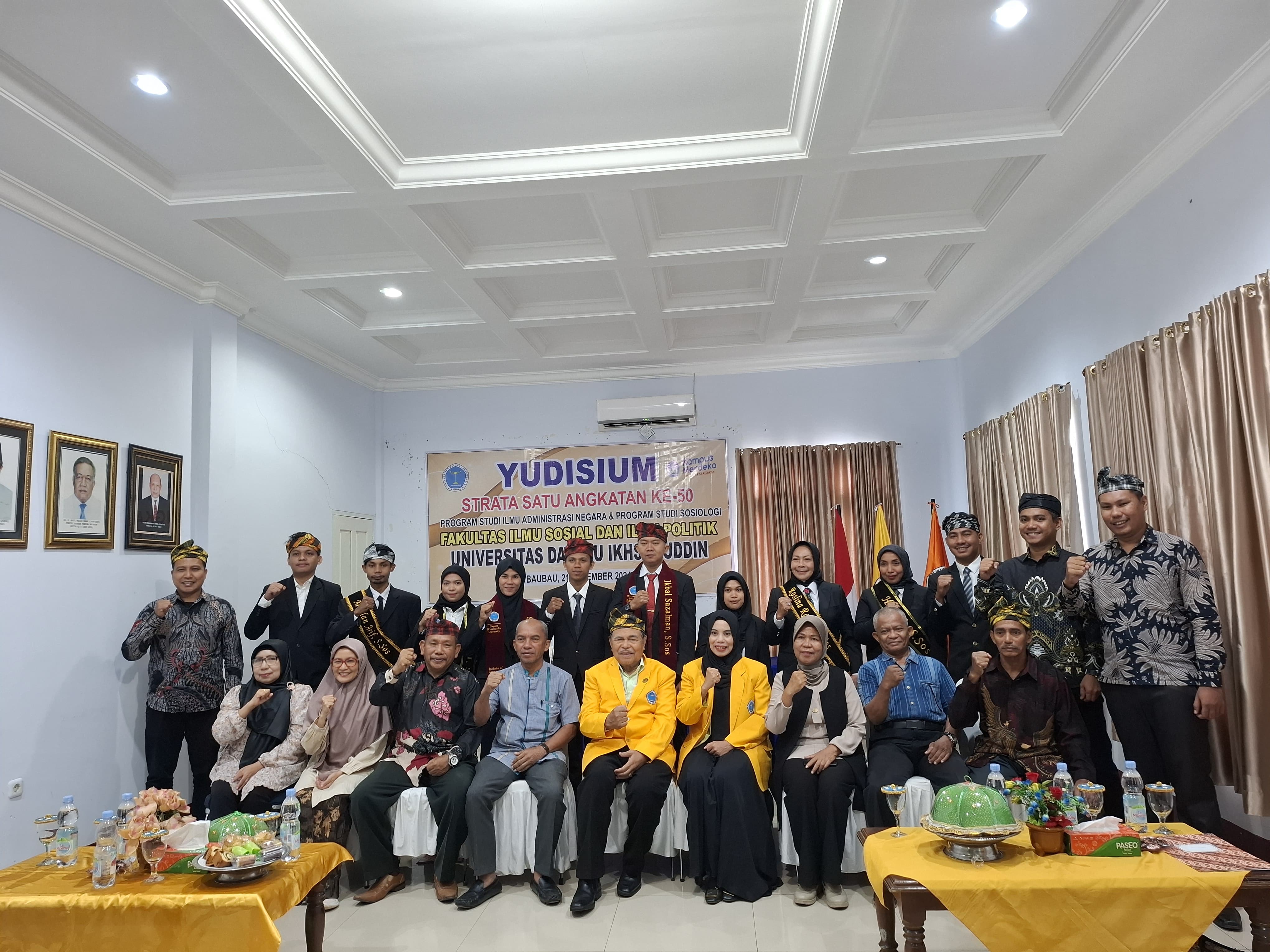 3 MAHASISWA PROGRAM STUDI ILMU ADMINISTRASI NEGARA MENGIKUTI YUDISIUM S-1 ANGKATAN KE-50