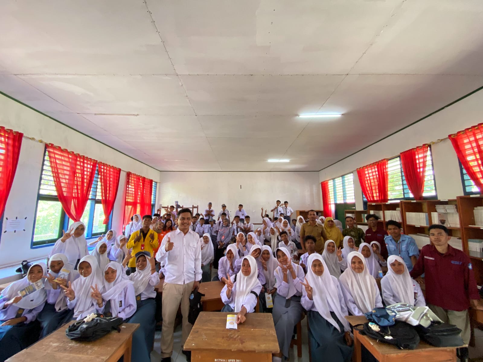 Dalam Rangka Baksos FISIP Lakukan Sosialisasi Jurusan di Matanauwe