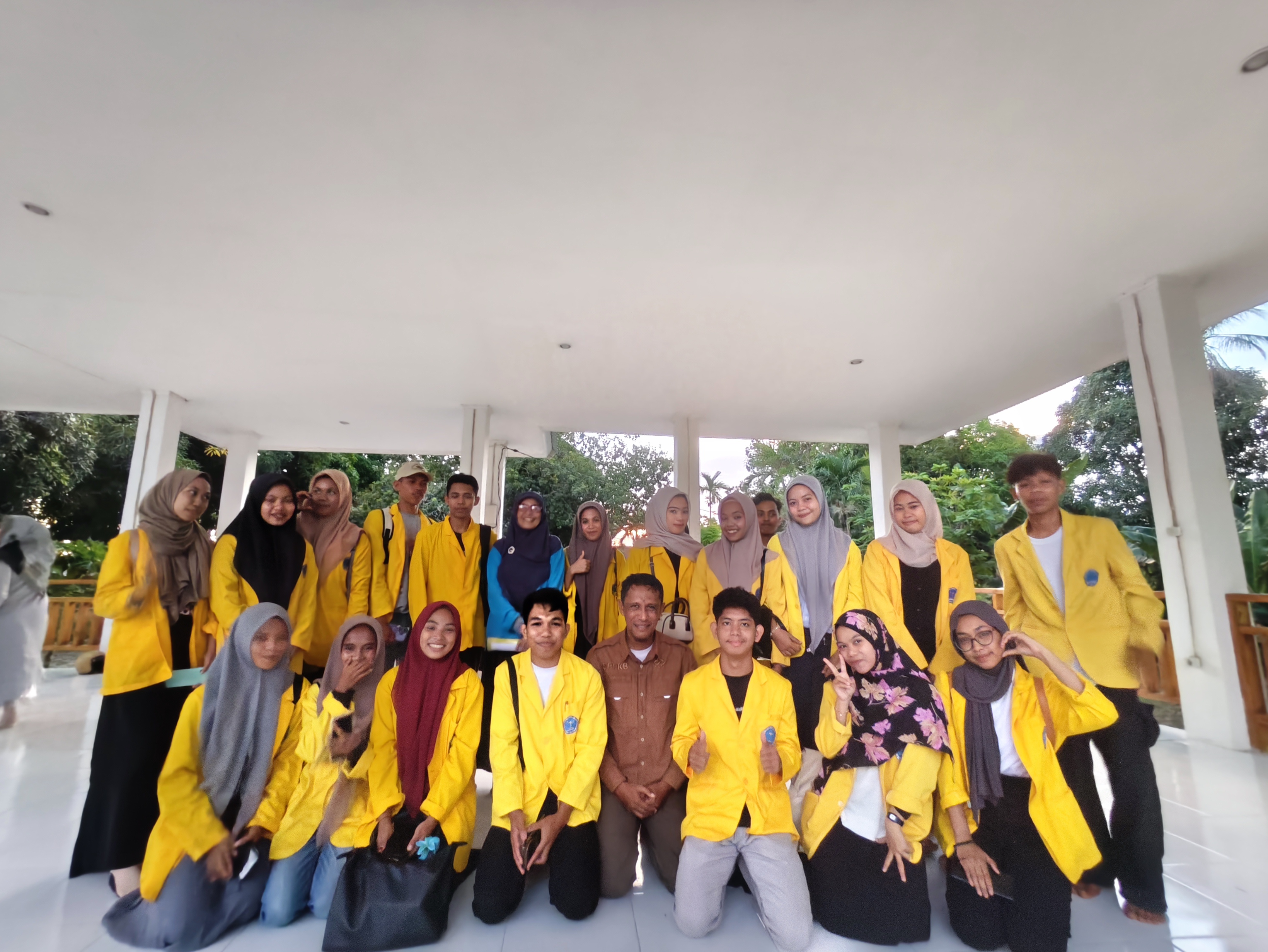 Mahasiswa Program Studi Sosiologi Unidayan mengikuti Kegiatan Kuliah Umum Butuuni: Negeri Khalifatul Khamis di Istana Malige