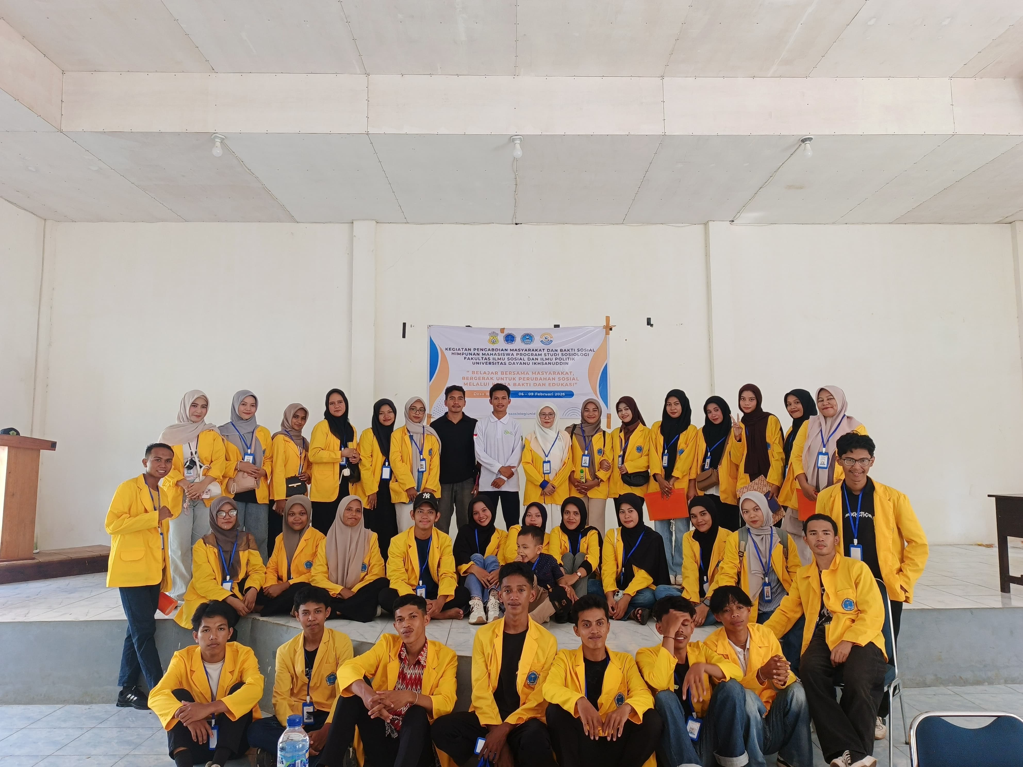 Mahasiswa Program Studi Sosiologi Universitas Dayanu Ikhsanuddin Laksanakan Penerimaan Bakti Sosial di Desa Wolowa