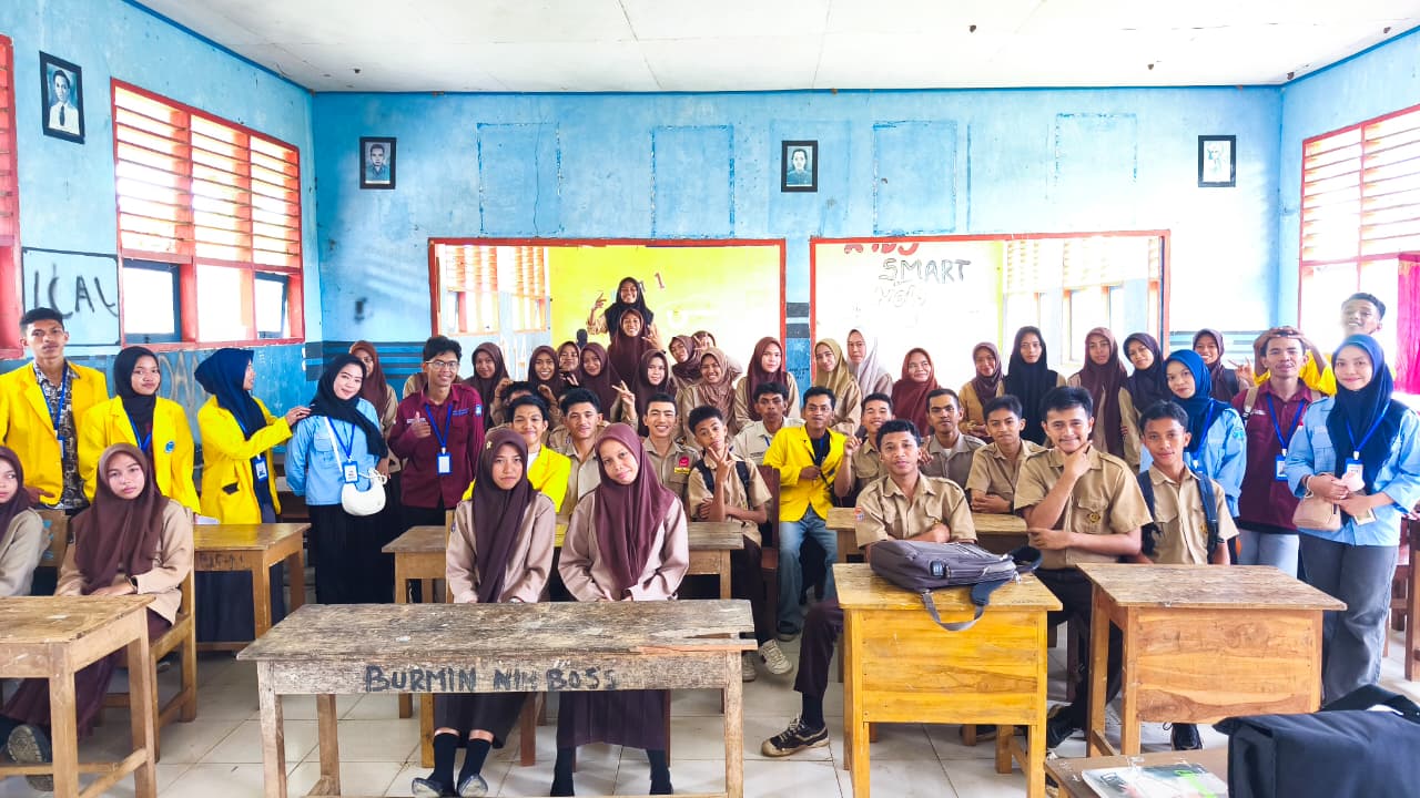 Mahasiswa Sosiologi Universitas Dayanu Ikhsanuddin Sosialisasi di SMANSA 1 Wolowa