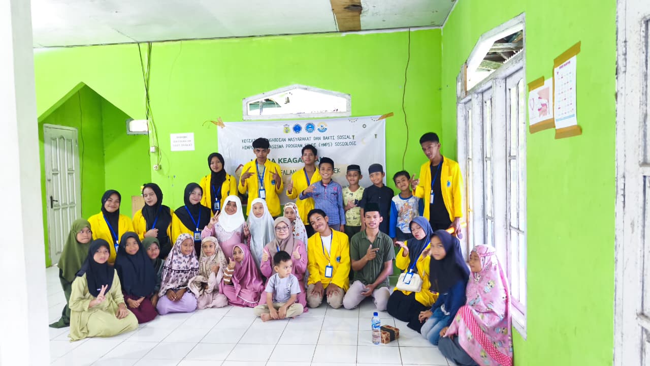 Mahasiswa Program Studi Sosiologi Universitas Dayanu Ikhsanuddin Adakan Lomba Keagamaan Hafalan Surah Pendek di Desa Wolowa