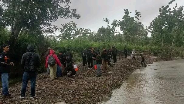 KULIAH DI ALAM!!!  MAHASISWA TEKNIK PERTAMBANGAN UNIDAYAN MELAKUKAN PRAKTIKUM LAPANGAN DI SALAH SATU KELURAHAN DI BUTON SELATAN