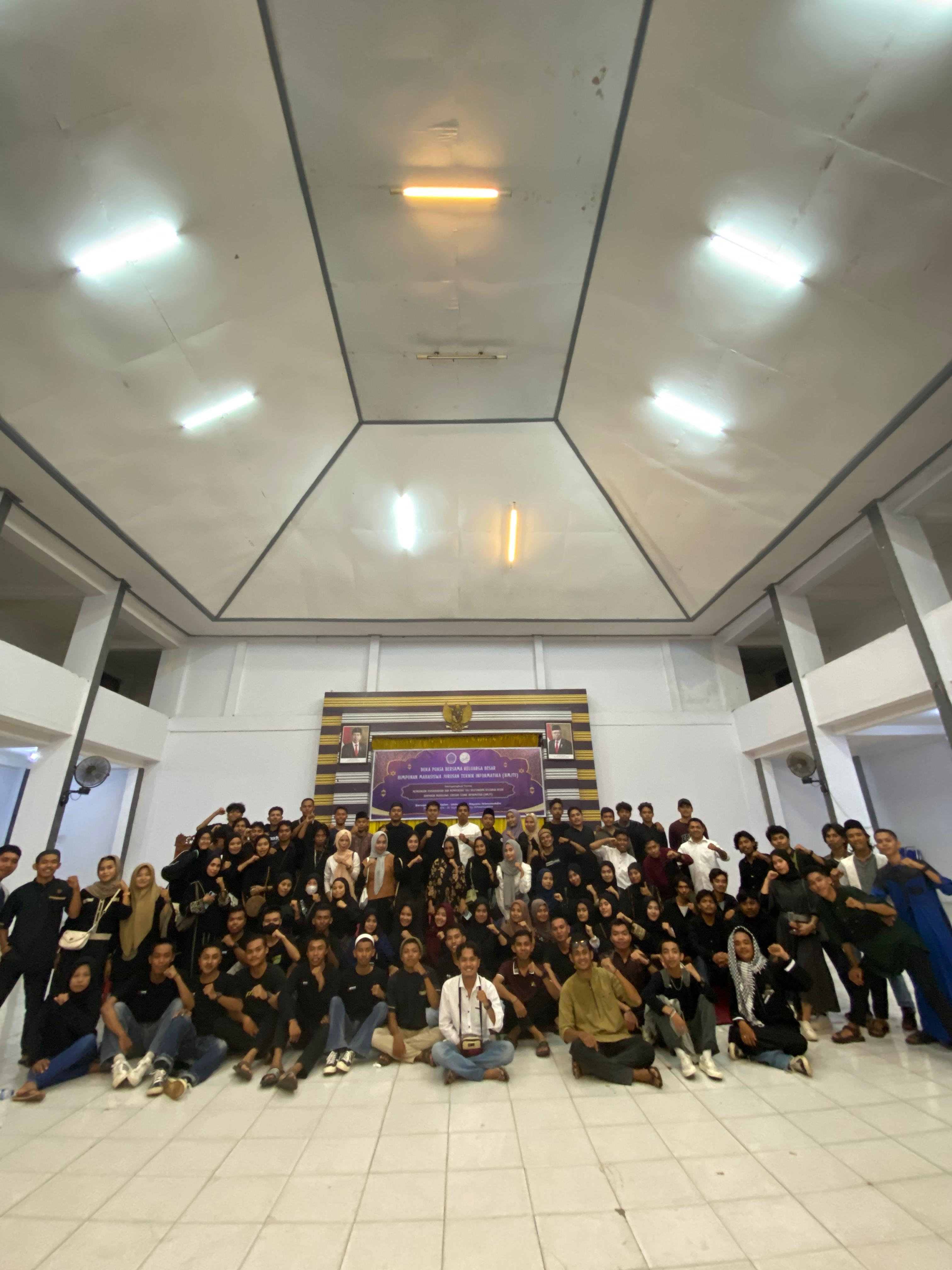 HIMPUNAN MAHASISWA TEKNIK INFORMATIKA MELAKUKAN KEGIATAN BUKA PUASA BERSAMA KELUARGA BESAR HIMPUNAN MAHASISWA JURUSAN TEKNIK INFORMATIKA (HMJTI)