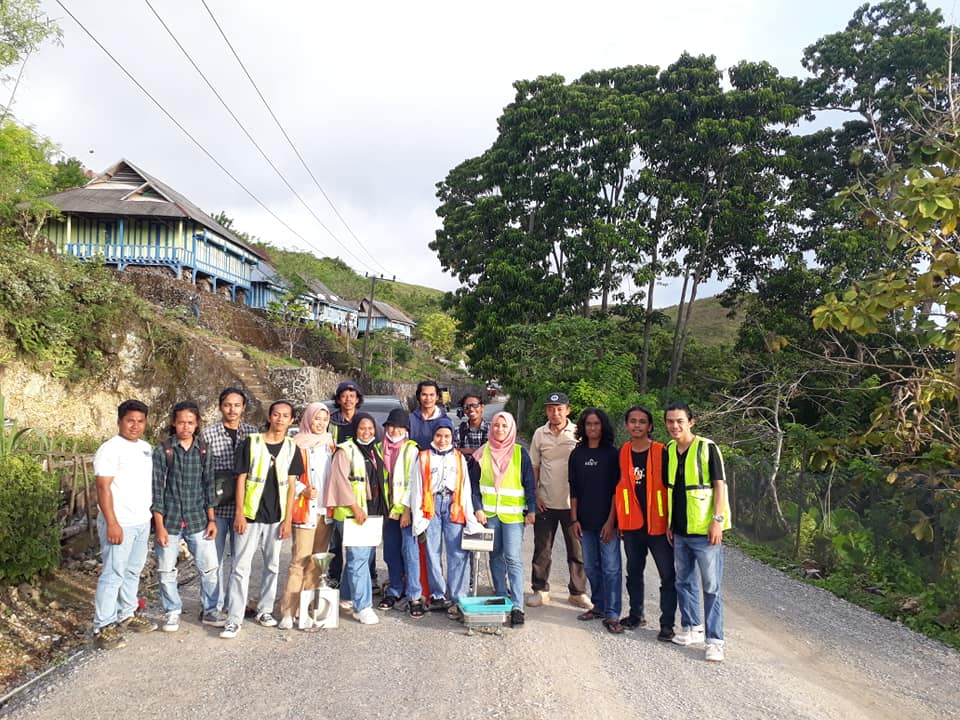 MAHASISWA TEKNIK SIPIL UNIDAYAN BAUBAU PRAKTEK SANDCONE TEST DI DESA RONGI KEC. SAMPOLAWA KAB. BUTON SELATAN