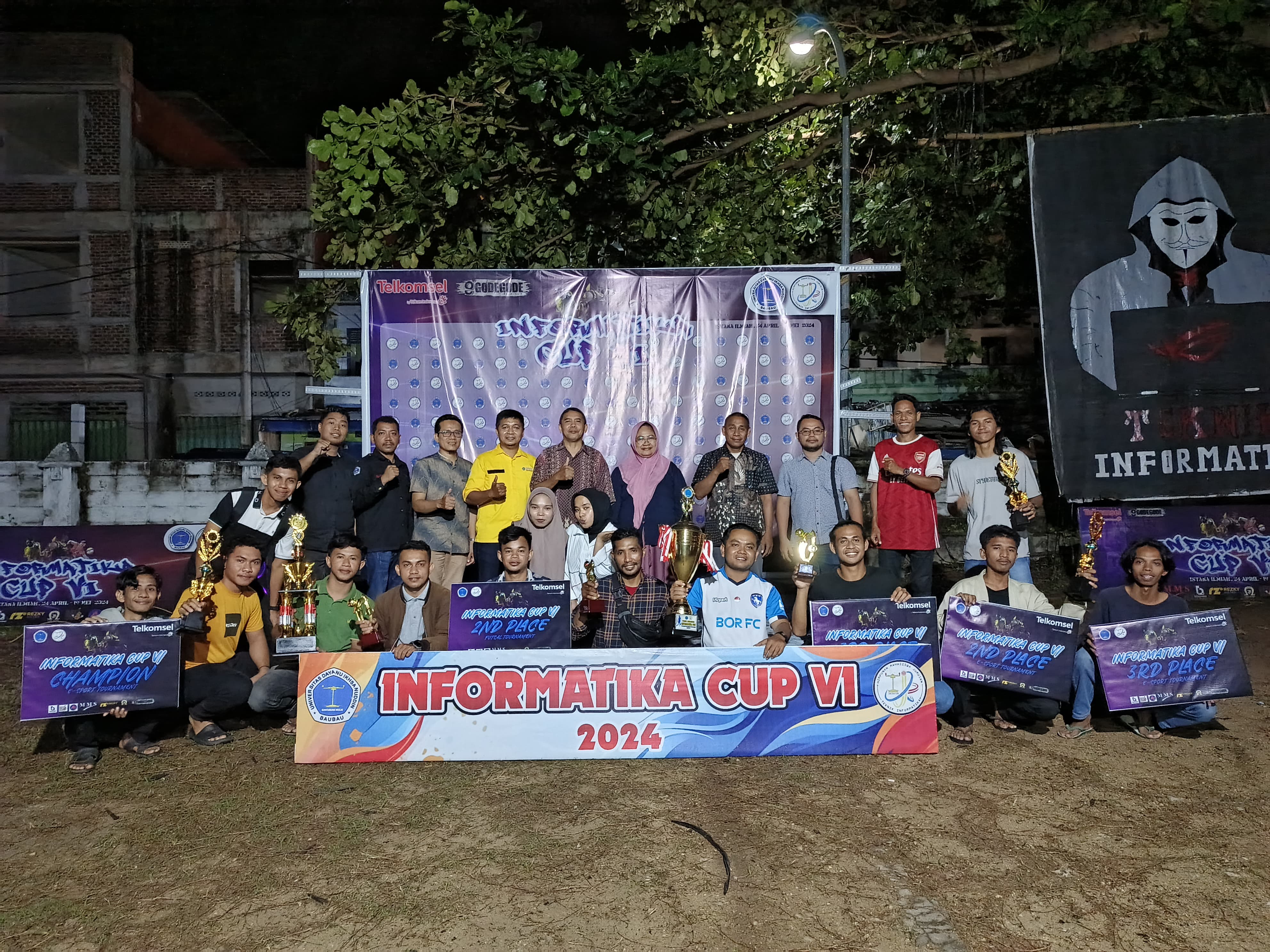 CLOSING CEREMONY INFORMATIKA CUP KE VI DI MERIAHKAN DENGAN PENYERAHAN TROFI BERGILIR PADA JUARA PERTAMA  FUTSAL DAN MOBILE LEGEND