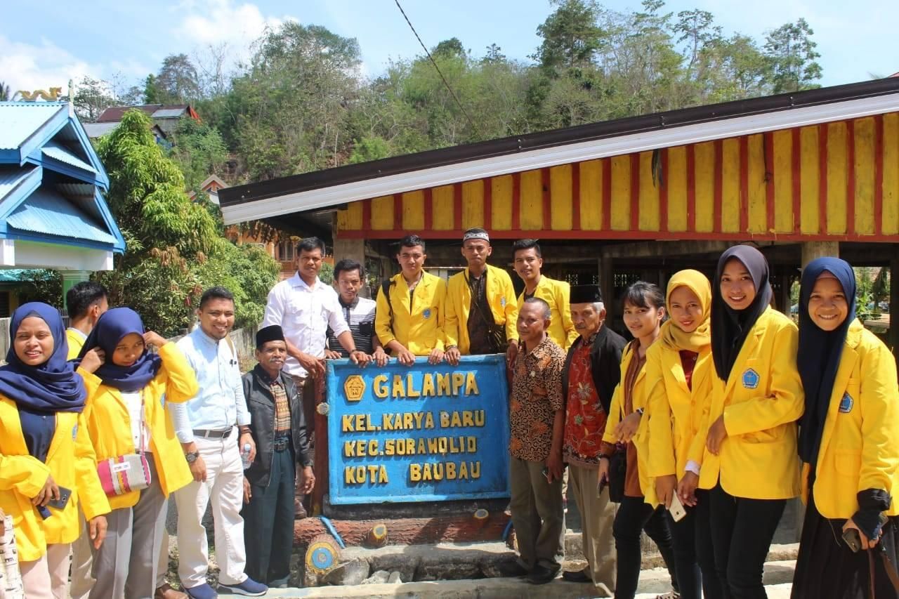 Mahasiswa Fakultas Hukum bersama dosen pembimbing Darmawan Wiridin, SH,MH melaksanakan kuliah Antropologi Hukum di Kec. Sorawolio