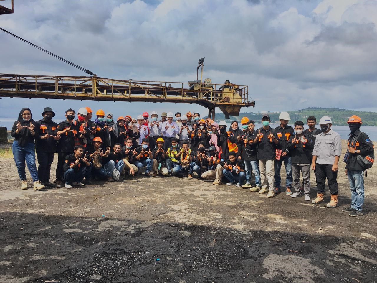Kunjungan Rektor Bersama Dosen dan Mahasiswa di PT. Wika Bitumen, Pasar Wajo, Kabupaten Buton.
