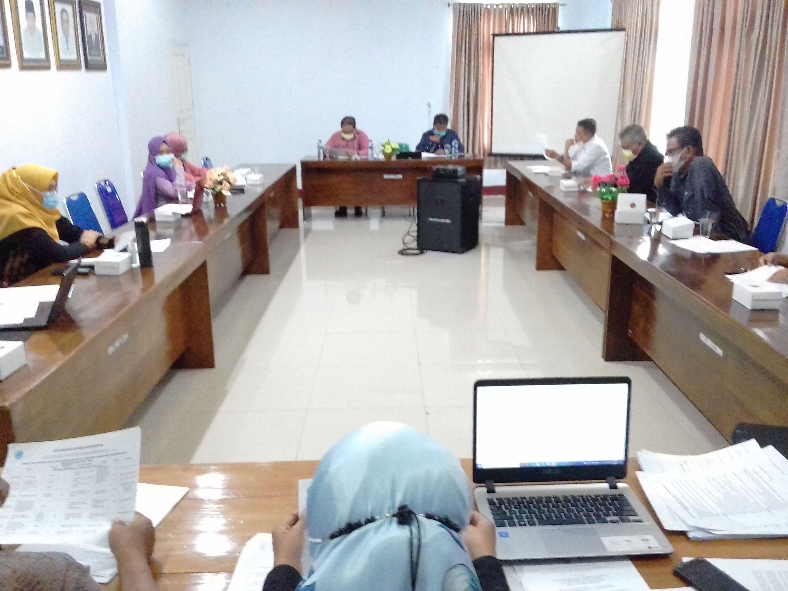 Rapat persiapan Kegiatan Pengenalan Kehidupan Kampus Bagi Mahasiswa Baru PKKMB.