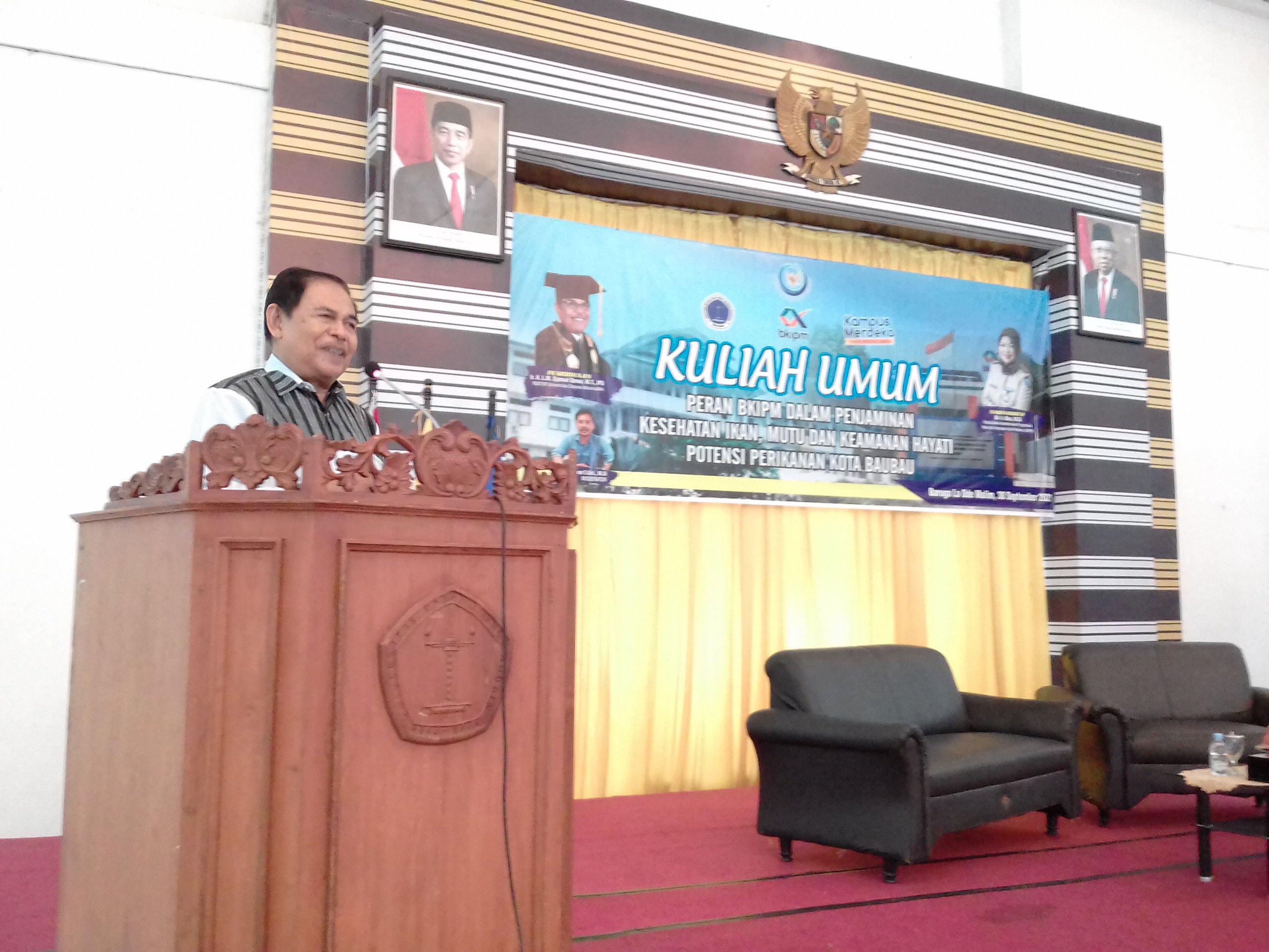 Sambutan Rektor Unidayan dalam pembukaan kegiatan Kuliah Umum di Gedung Baruga La Ode Malim