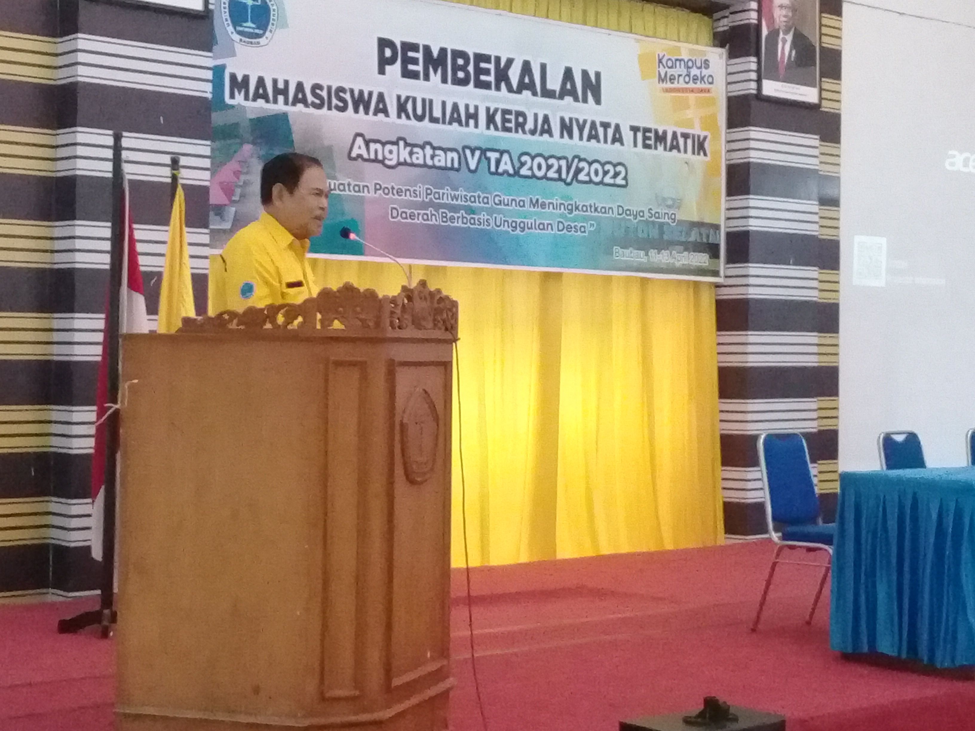 Kegiatan Pembekalan Mahasiswa Kuliah Kerja Nyata Tematik KKN-Tematik Angkatan V Tahun Akademik 20212022 Senin, 11 April 2022 di Baruga La Ode Malim.