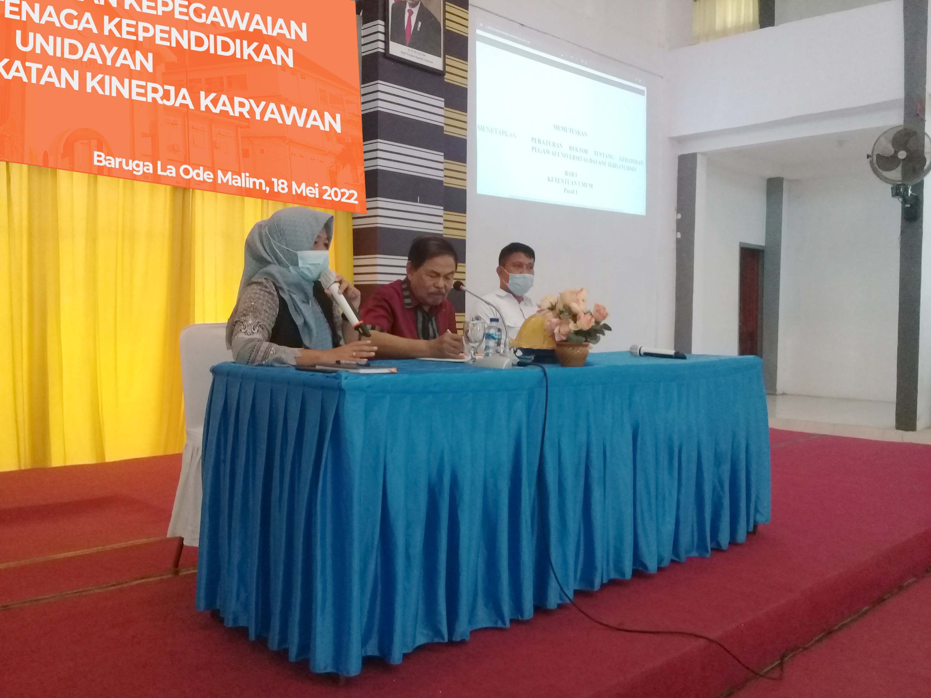 Sosialisasi Aturan Kepegawaian Lingkup Tenaga Kependidikan UNIDAYAN Untuk Peningkatan Kinerja Karyawan yang dilaksanakan di Gedung Baruga La Ode Malim Unidayan, 18 Mei 2022.