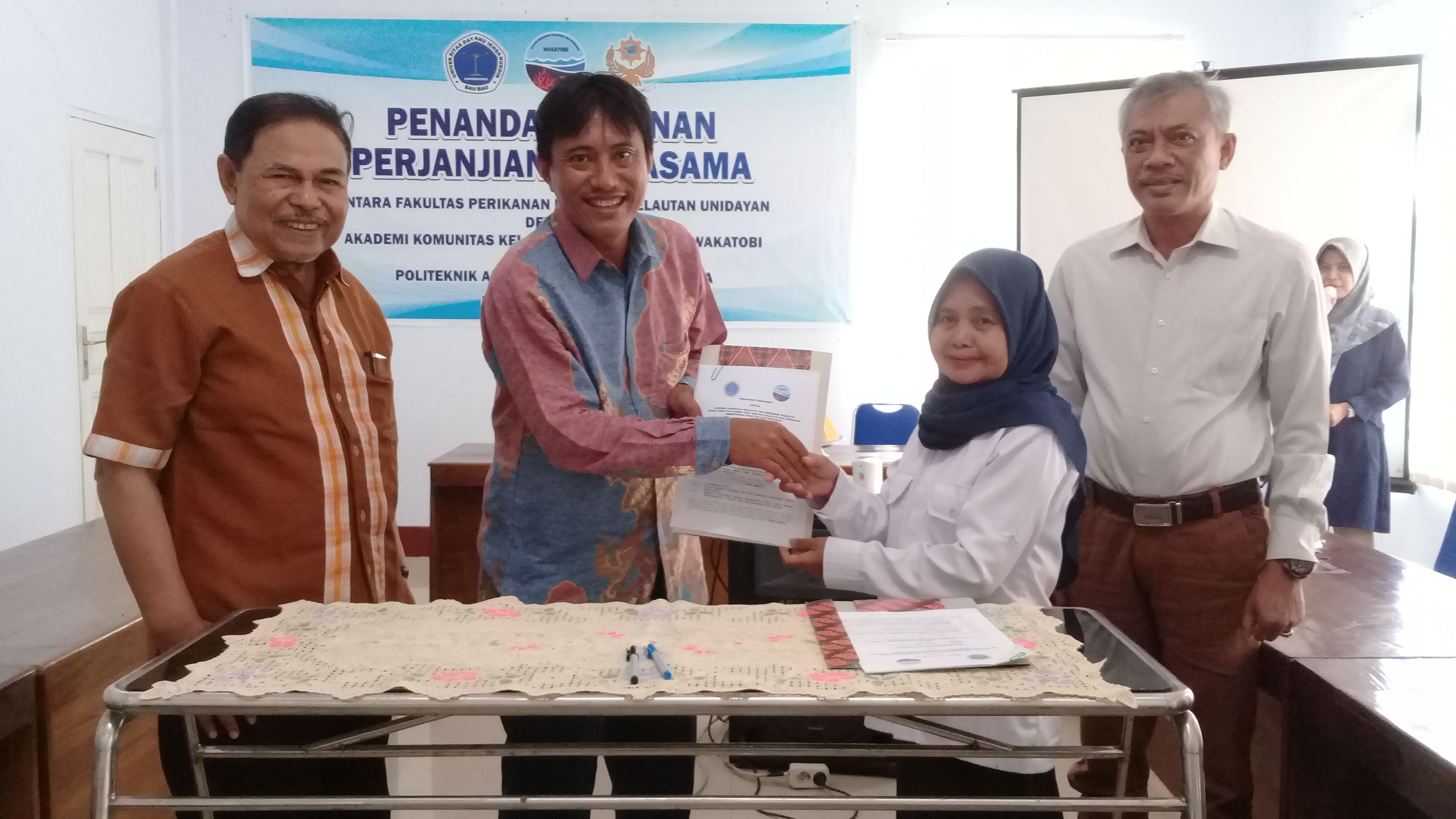 Penandatanganan Perjanjian Kerjasama Antara Fakultas Perikanan dan Ilmu Kelautan Unidayan dengan Akademi Komunikasi Kelautan dan Perikanan Wakatobi dan Politeknik Ahli Usaha Perikanan Jakarata, Aula Rektorat Unidayan, Jumat, 8 Juli 2022.