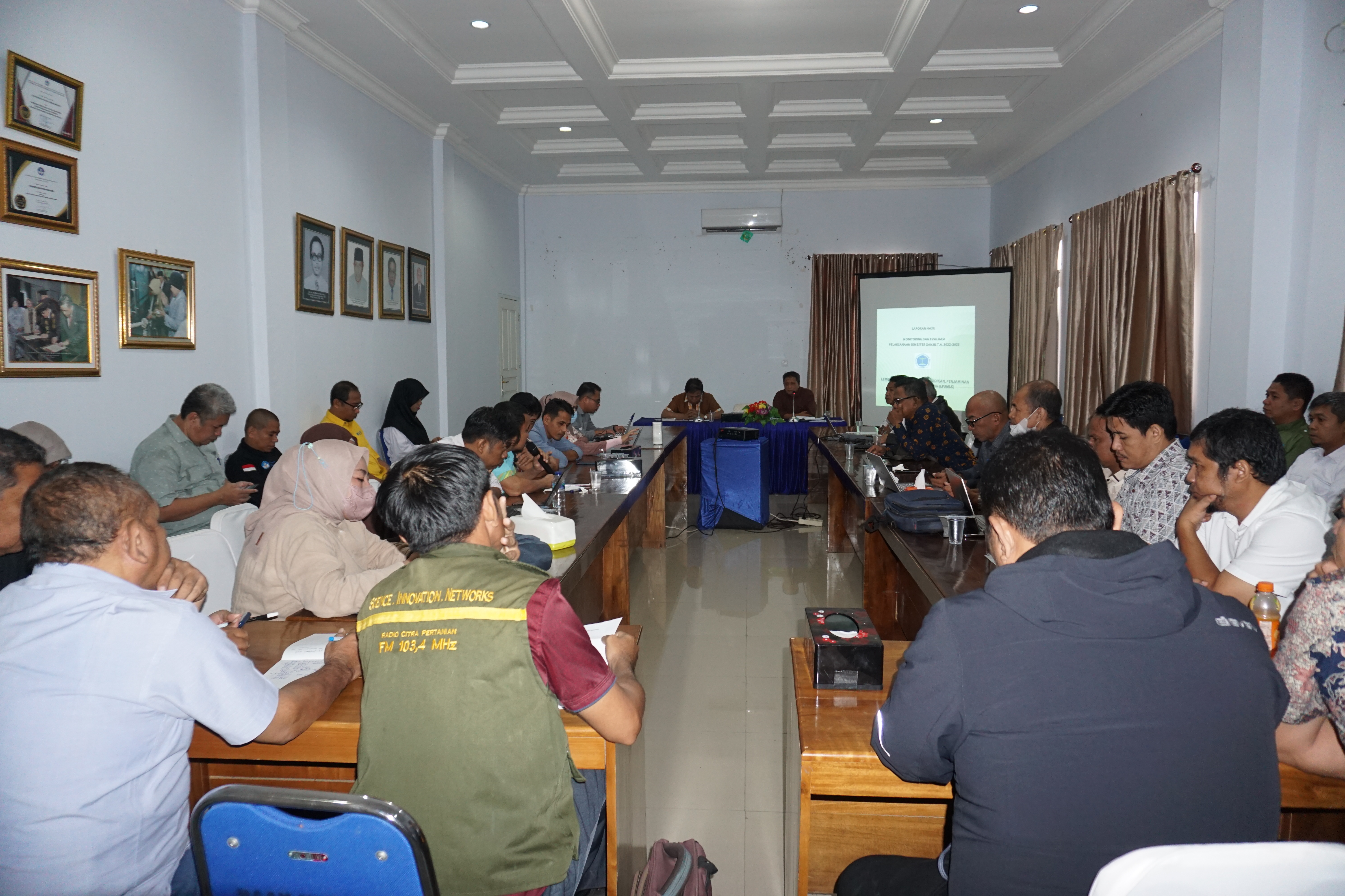 Rapat Evaluasi Pelaksanaan Akademik Semester Ganjil dan Rencana Pelaksanaan Kegiatan Akademik Semester Genap Tahun Akademik 2022/2023. Hari Rabu 1 Maret 2023 di Ruang Rapat Rektorat.