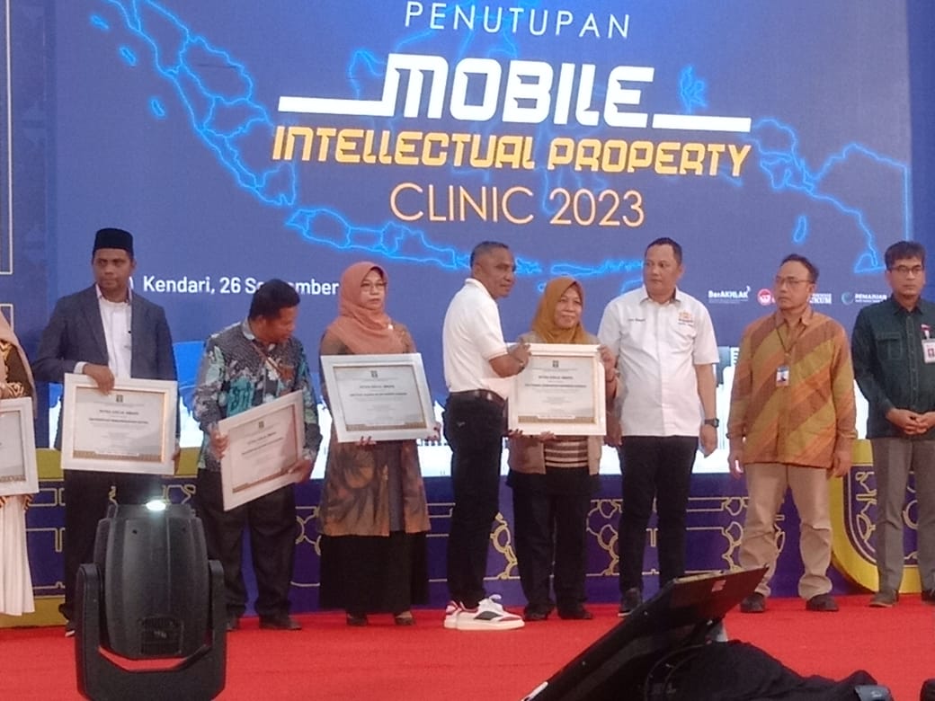 Unidayan Menerima Piagam Penghargaan di Bidang HAKI dalam Acara Penutupan Mobile Intellectual Property Clinic 2023