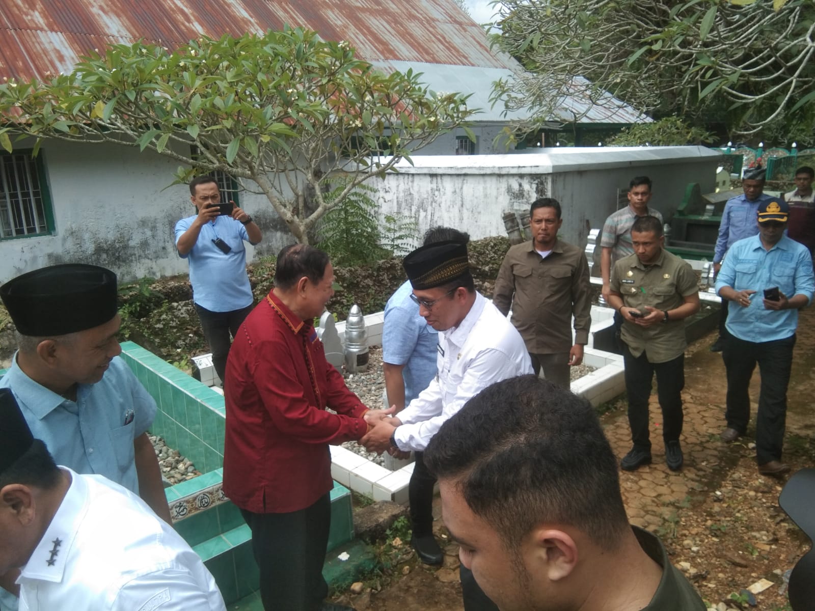 Kunjungan Pj. Gubernur Sultra dan Pj. Walikota Baubau didampingi Rektor Unidayan Ziarah ke Makam Sultan Buton Ke-40 (Sekaligus Ketua Yayasan Pembina Unidayan) di Baadia Keraton