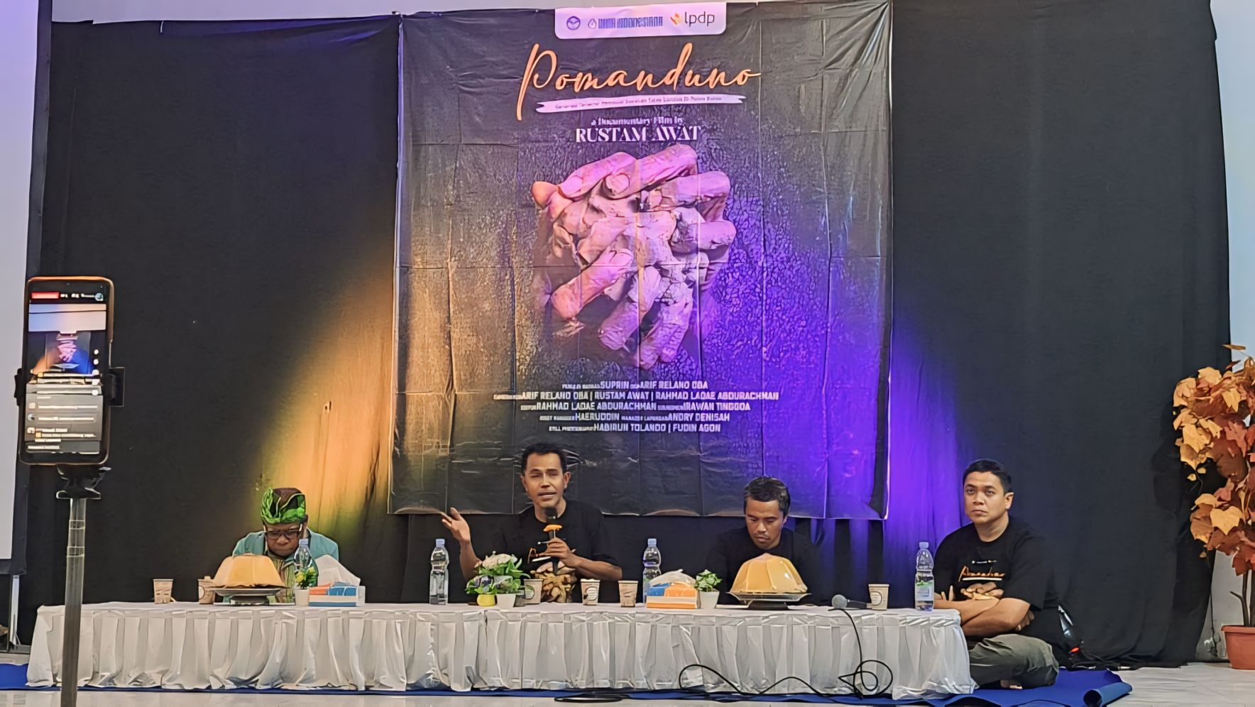 LEMBAGA RISET DAN INOVASI (LeRIn) UNIDAYAN SUKSES GELAR PEMUTARAN FILM DOKUMENTER,  PAMERAN FOTO DAN DISKUSI BUDAYA "POMANDUNO: GENERASI TERAKHIR PEMBUAT GERABAH DI PULAU BUTON"