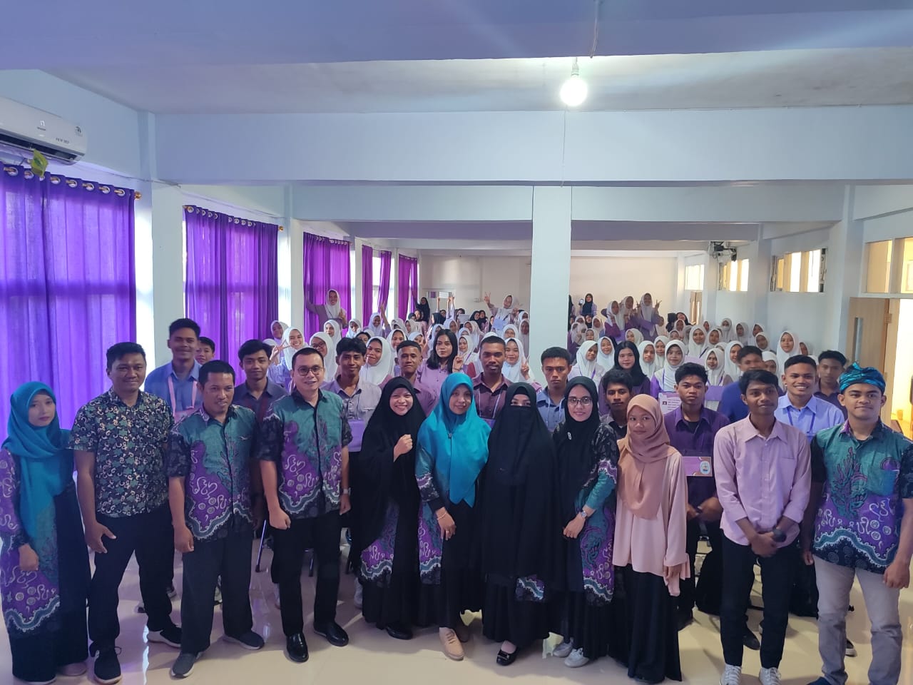 137 MAHASISWA BARU FKM UNIDAYAN TA 2024/2025 DIBEKALI SOFT SKILLS DI AULA GEDUNG FKM