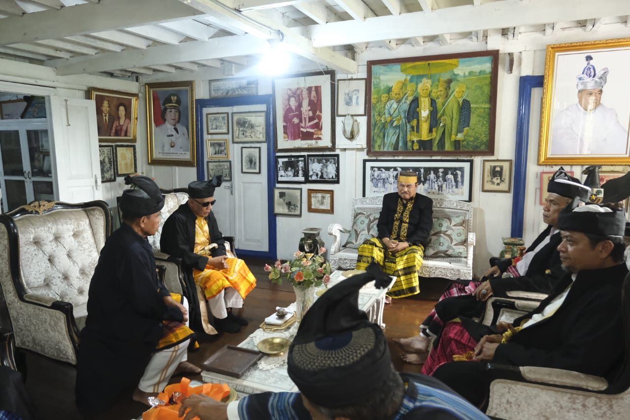 REKTOR UNIDAYAN, Ir.LM.SJAMSUL QAMAR, M.T.,IPU., DILANTIK SEBAGAI SULTAN BUTON TERPILIH KE-41 OLEH LEMBAGA ADAT KESULTANAN BUTON