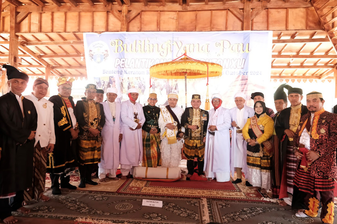 PELANTIKAN SULTAN BUTON KE-41: PYM. Ir. H.LM. SJAMSUL QAMAR, M.T., IPU. DILANTIK MELALUI PROSESI BULILINGINA PAU