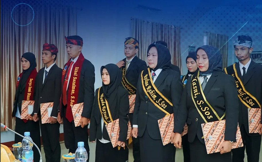 YUDISIUM STRATA SATU KE-50 FAKULTAS ILMU SOSIAL DAN ILMU POLITIK UNIVERSITAS DAYANU IKHSANUDDIN