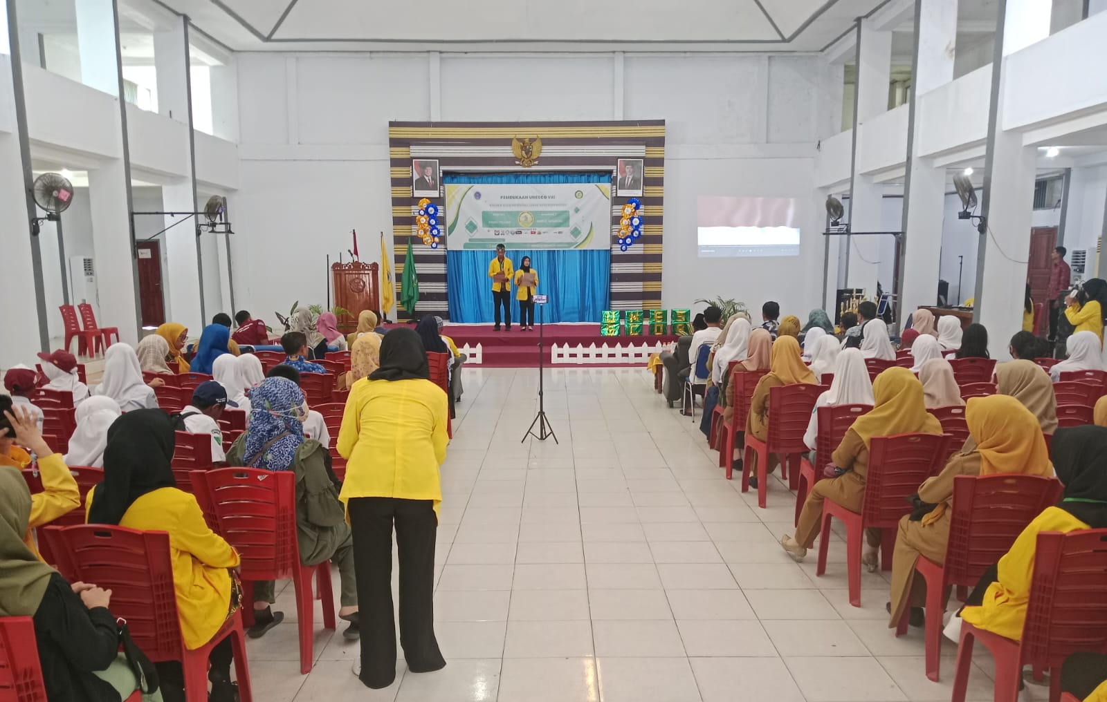 PEMBUKAAN LOMBA UNESCO VIII FKIP PROGRAM STUDI PENDIDIKAN BAHASA INGGRIS UNIDAYAN