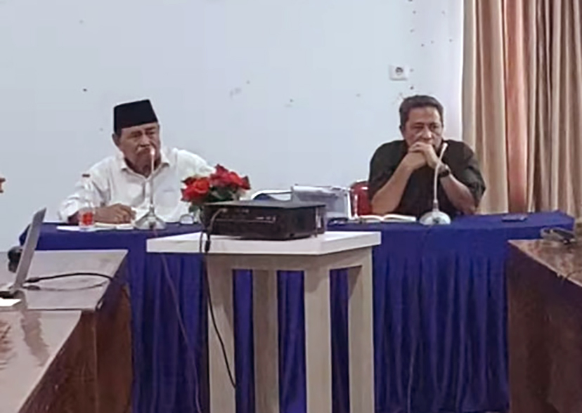 REKTOR UNIDAYAN, Ir.L.M. SJAMSUL QAMAR, M.T., IPU., PIMPIN RAPAT EVALUASI DAN PERSIAPAN KKN-T ANGKATAN XI