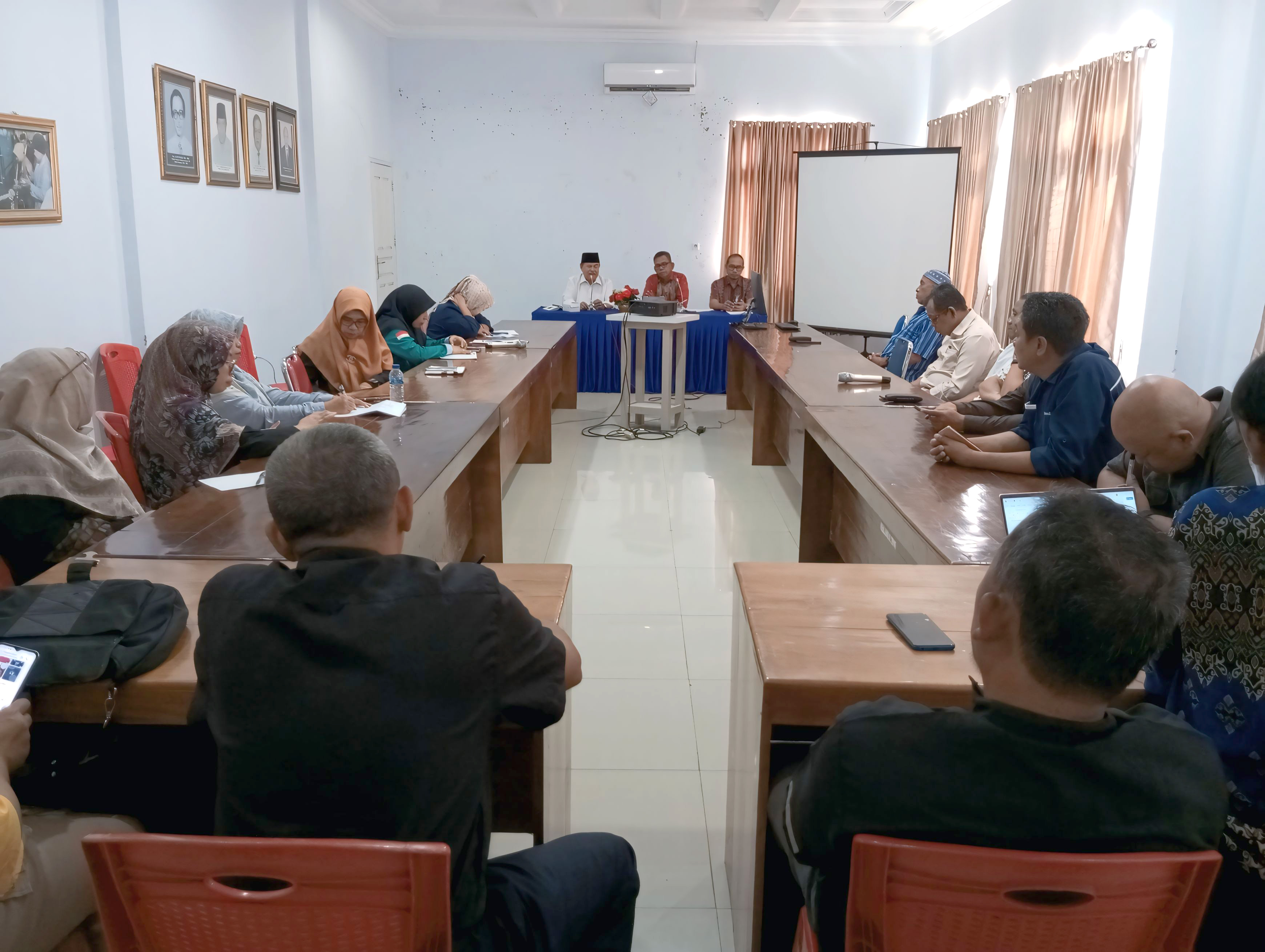 RAPAT KOORDINASI PERSIAPAN PELAKSANAAN WISUDA ANGKATAN KE-51 PERIODE I TAHUN 2025