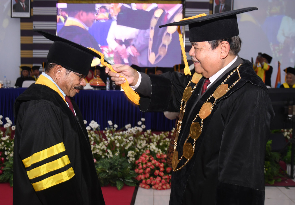 ORASI ILMIAH PROF. LA DUNIFA UNGKAP TREN KEKINIAN DAN HILANGNYA NAMA KHAS BUTON